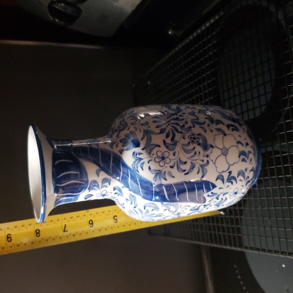 Blue and White Floral Vase - Picture 5 of 5